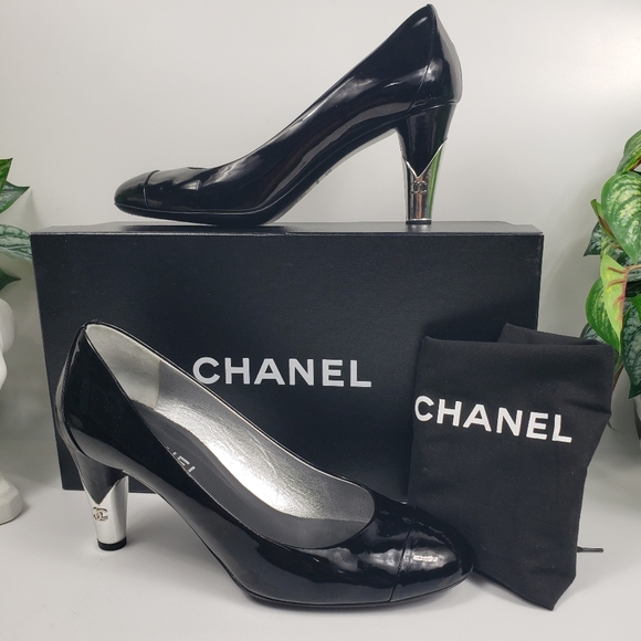 Chanel Black Patent Leather CC Logo by Karl Lagerfeld Vintage sz EU 39.5 US 9.5 - Picture 1 of 16